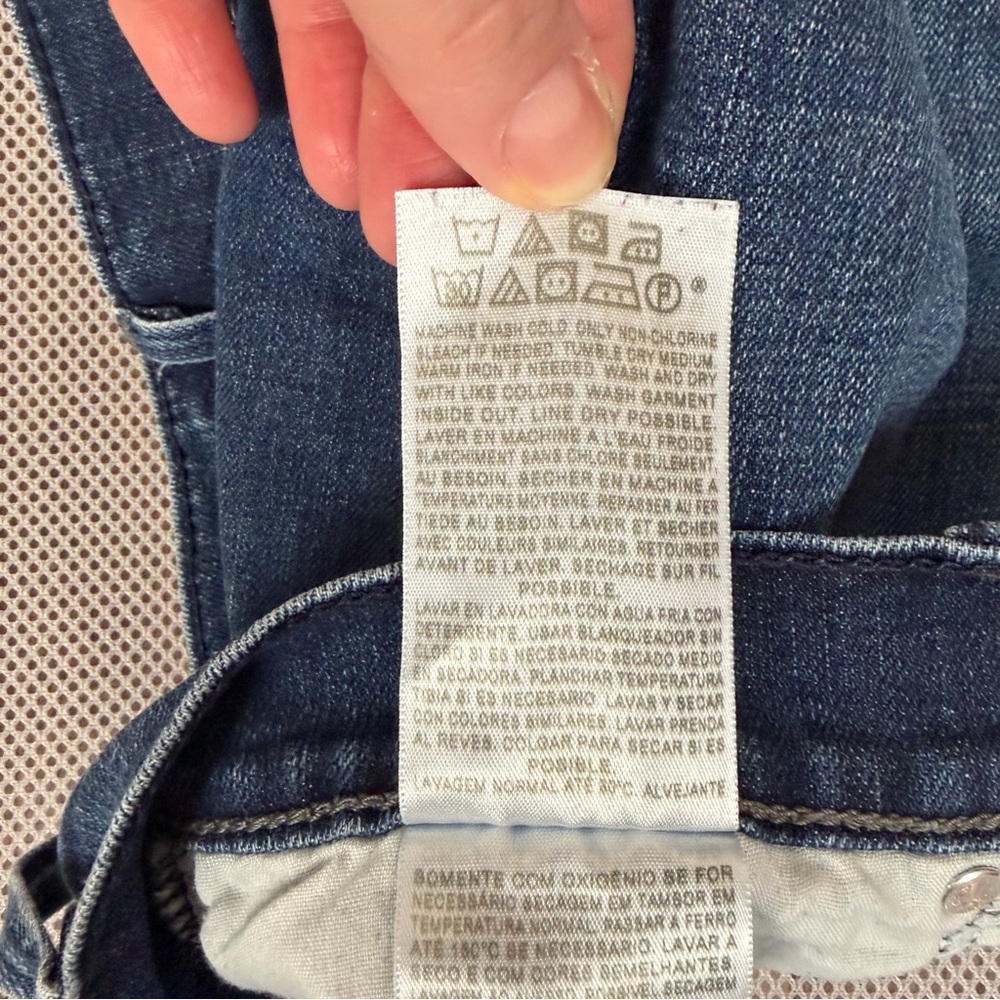 Levi’s 515 Mid-Rise Medium Wash Denim Jean Shorts Size 4 Classic Perfect Fit EUC - Picture 9 of 16